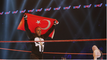 HARDLINE TURKISH POWER WRESTLING’İN DESTEKÇİSİ 