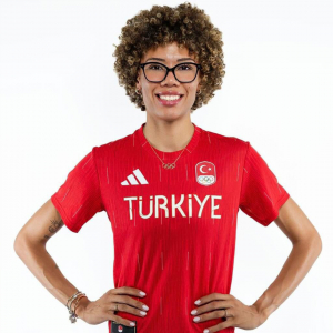 Buse Savaşkan Buse Savaşkan